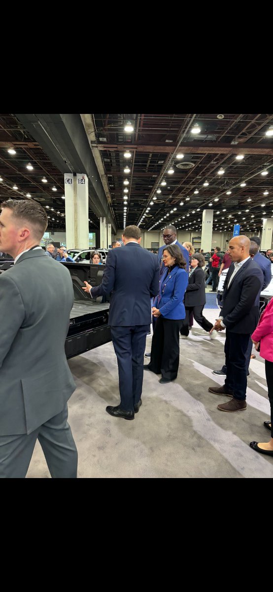 MHSA_1988's tweet photo. MHSA is proud to highlight our client, @GM, who had Governor Whitmer and Lt. Governor Gilchrist look at their new vehicles at the Detroit Auto Show this week. GM continues to be an innovative leader in the auto industry and a great partner in the state of Michigan! https://t.co/ZieBnd4iOf