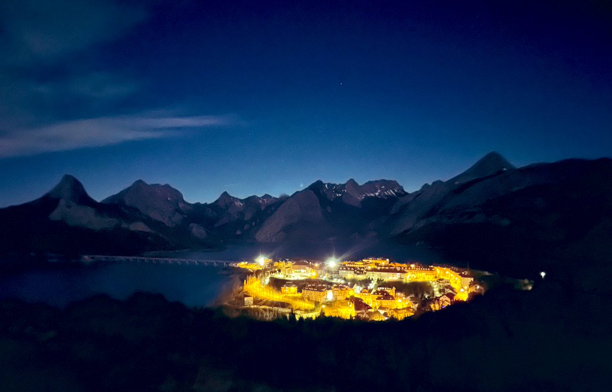 TomVadinia's tweet photo. A la luz de la luna llena de enero. Riaño, claro. https://t.co/Nfgw22k4V0