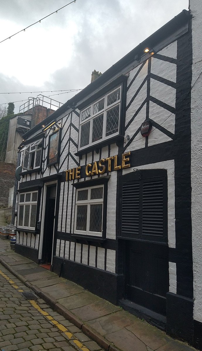 GBbooze's tweet image. The Castle, Church Street, #Macclesfield SK11 6LB 🍻
Grade II listed public house that closed in early 2014 and was for sale for some years before reopening in 2021. An untouched, timeless and now rare example of an old-fashioned town pub.