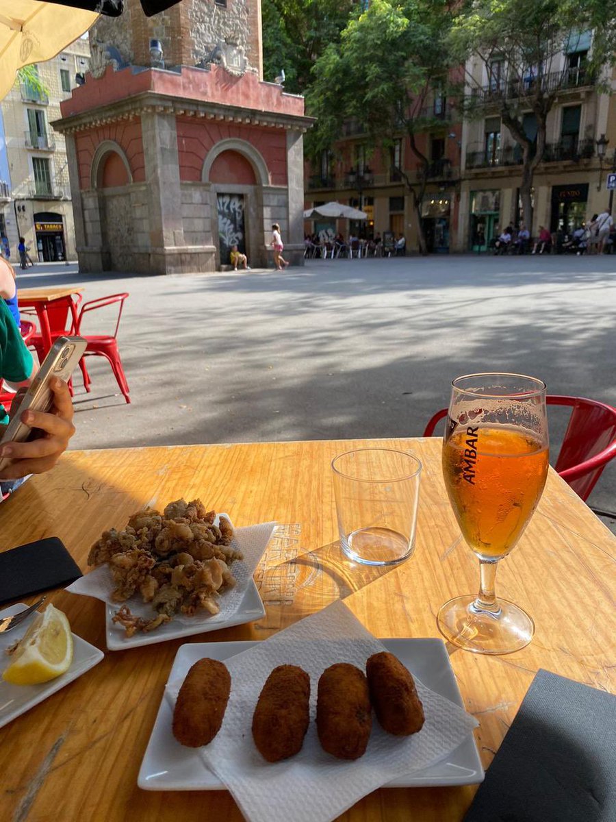 Así comen en la madre patria!! Rabas, croquetas y una cerveza bien fría