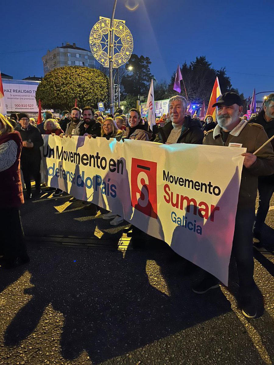 🏥🔴 Movemento Sumar Galicia saíu hoxe en defensa dunha sanidade pública de calidade en apoio á manifestación convocada pola Plataforma <a href="/SOSsanidade/">SOS Sanidade Pública</a>

👉🏽 O modelo do Partido Popular é o da privatización e externalización dos servizos. Basta xa!