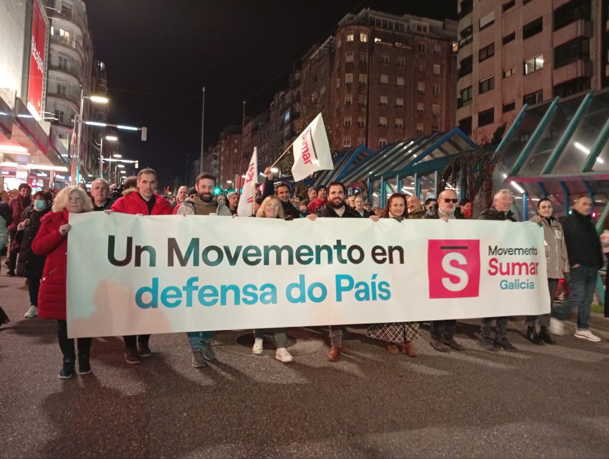 sumargalicia's tweet photo. 🏥🔴 Movemento Sumar Galicia saíu hoxe en defensa dunha sanidade pública de calidade en apoio á manifestación convocada pola Plataforma @SOSsanidade

👉🏽 O modelo do Partido Popular é o da privatización e externalización dos servizos. Basta xa! https://t.co/D6ssdKHrRm