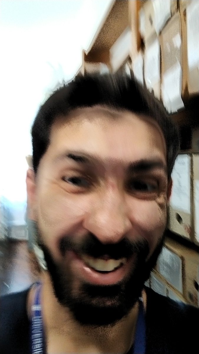 Bidinight's tweet photo. Por algum motivo a câmera frontal no wpp tá bugada e tira as fotos com um filtro bizarro e resulta em umas fotos meio demoníacas https://t.co/C1yE0gV0ER