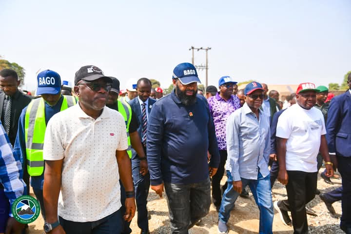dcosforbago's tweet photo. #ZoneBtour with the Boss
#Bagoisworking
#NewNiger
DCoS dan amanan Gwamna
Cc @Mr_Sadeeq https://t.co/PKoxRUl7YX