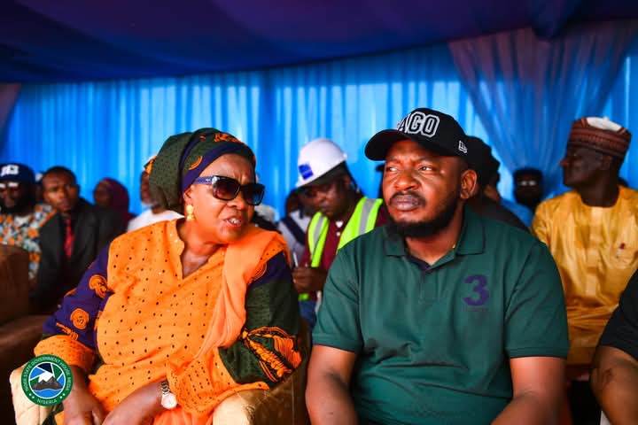 dcosforbago's tweet photo. #ZoneBtour with the Boss
#Bagoisworking
#NewNiger
DCoS dan amanan Gwamna
Cc @Mr_Sadeeq https://t.co/PKoxRUl7YX