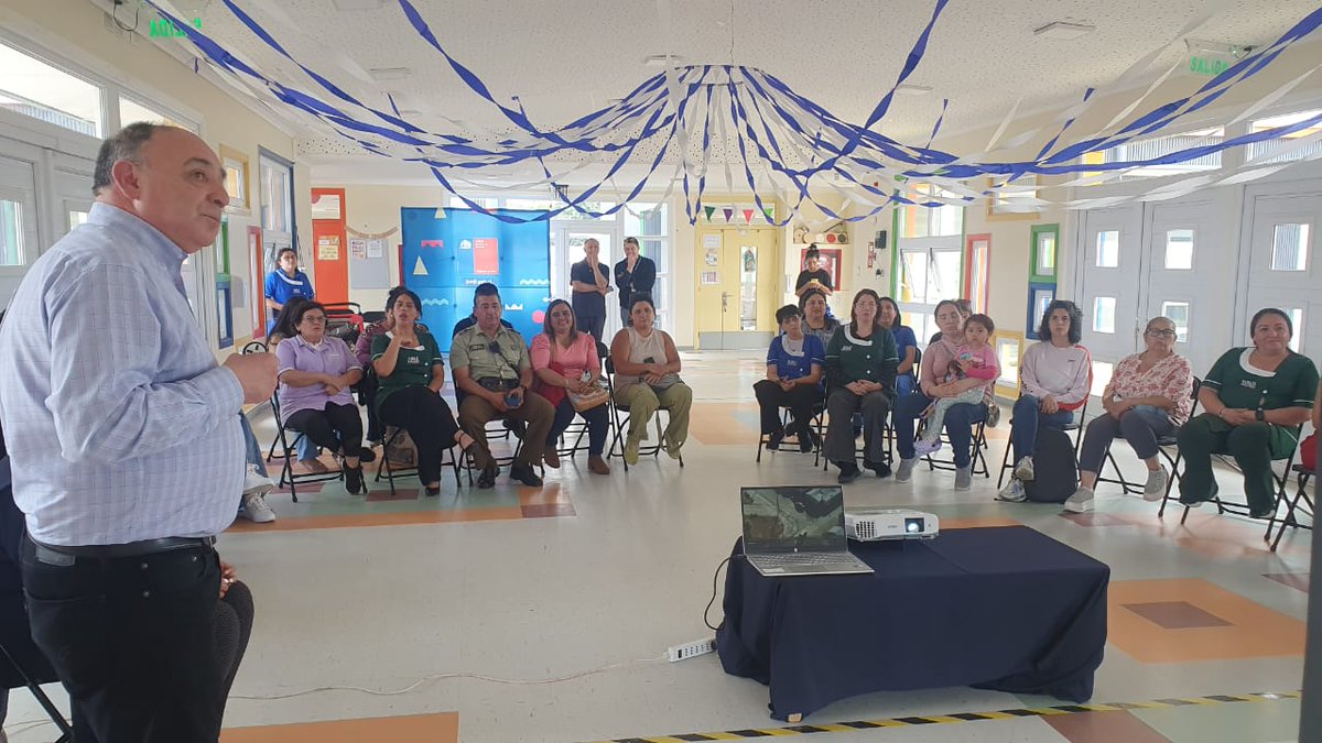 🔴 Realizando  exposición sobre el  'Programa Denuncia Seguro' y el trabajo realizado por los Drones de la DPR #Los Ríos,  en la campaña 'Cuidemos nuestro jardín infantil '. La charla se llevó a cabo  junto a Junji Los Ríos en el Jardín Pequeños Guacamayos de Valdivia.<a href="/DPRLosRios/">Delegación Presidencial Regional de Los Ríos</a>