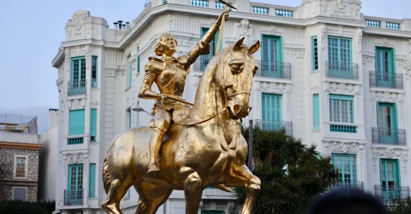 P_Vardon's tweet photo. 👉 La gauche : « Cette statue est une provocation ! »
👉 La justice : « Démontage de la statue »

A Nice, la statue de Sainte Jeanne d'Arc est menacée d'être déboulonnée...

✊ Nous ne les laisserons pas faire ! ⤵