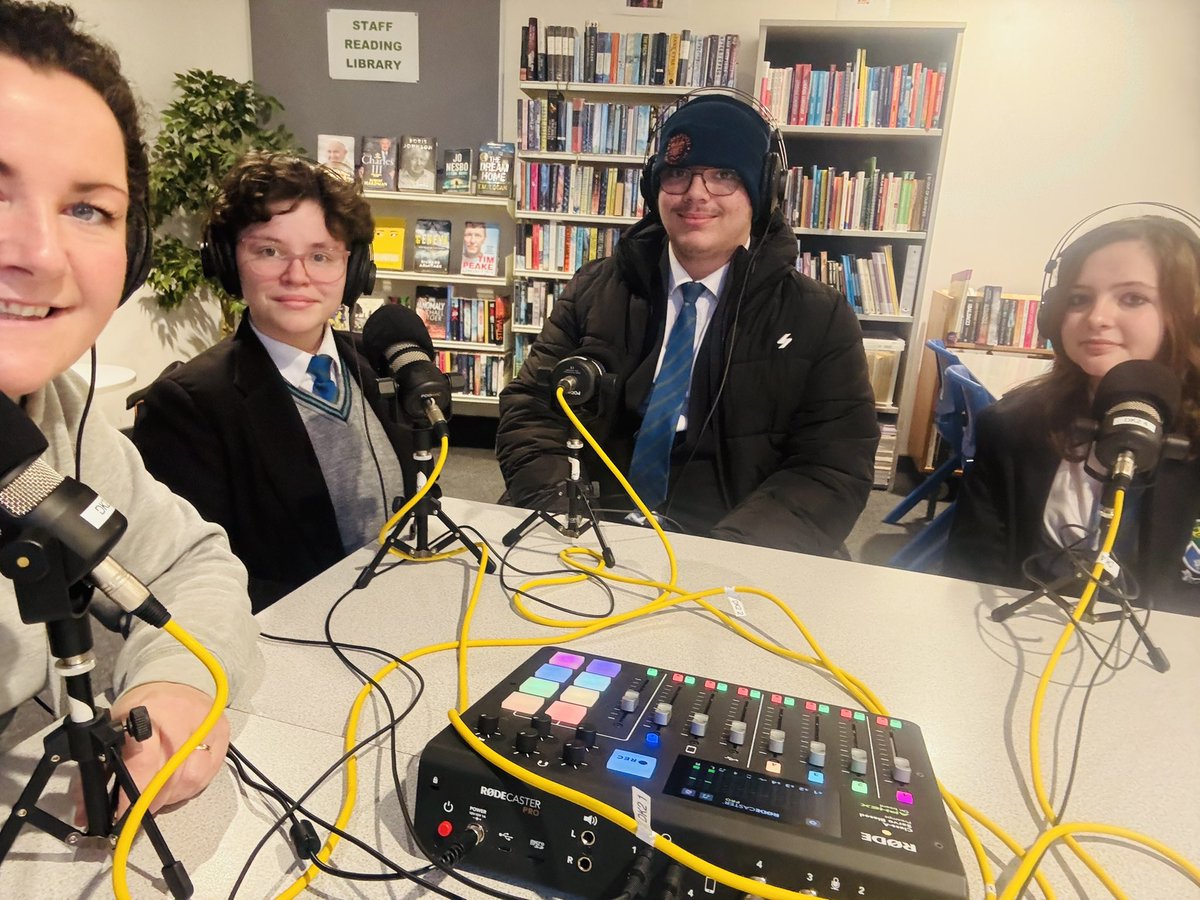 BrightLeadLaura's tweet photo. That’s podcast episode 6 done and dusted thanks to the student safeguarding team at @Head_stmarys 

They’ve been busy designing online safety lessons for years 7, 8 and 9 and are excited for them to be rolled out next half term! 

#BrightLeaders💡 https://t.co/cSOVbLa0ee