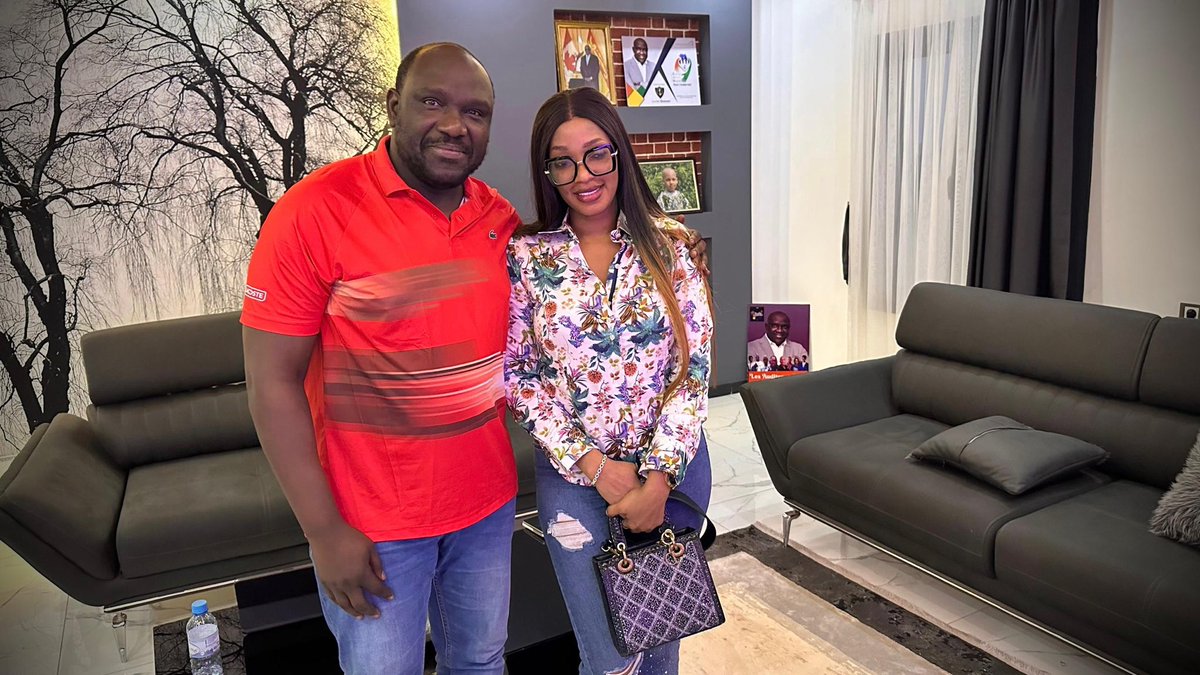 ◽️En prélude à son concert du 26 avril, j’ai eu l’honneur de recevoir la talentueuse Queen <a href="/DjelykabaB_Off/">Djelykaba Bintou Officiel</a>. Un échange inspirant avec une artiste prête à enflammer la scène !

📅 𝐑𝐞𝐧𝐝𝐞𝐳-𝐯𝐨𝐮𝐬 𝐥𝐞 𝟐𝟔 𝐚𝐯𝐫𝐢𝐥 𝐩𝐨𝐮𝐫 𝐮𝐧 𝐬𝐩𝐞𝐜𝐭𝐚𝐜𝐥𝐞 𝐦𝐞́𝐦𝐨𝐫𝐚𝐛𝐥𝐞.