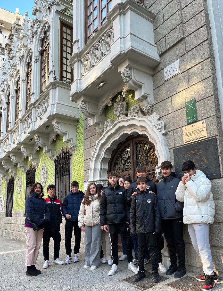 Visita al Museo de la Cuchillería tinyurl.com/2355fxlb