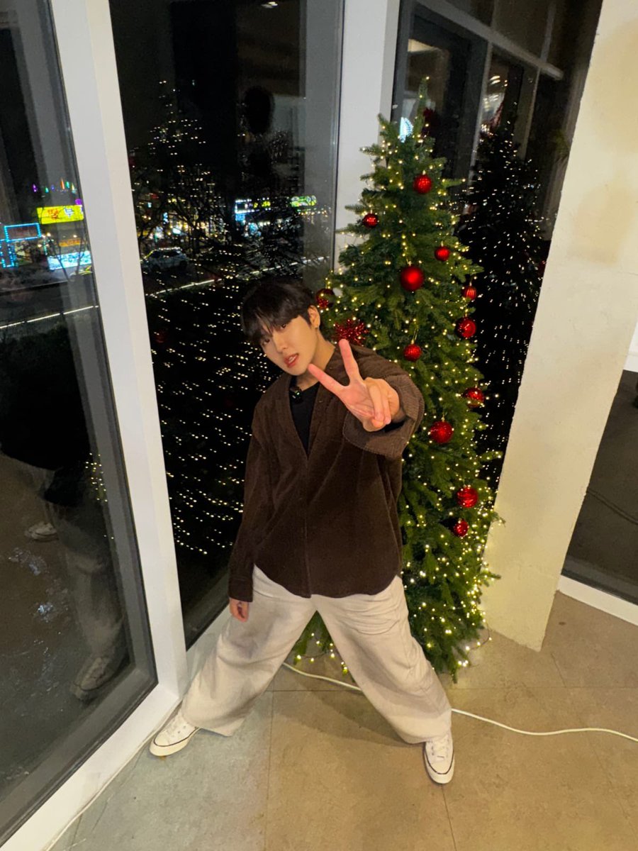 Actualización en Weverse |25.12.24| @kingdom_gfent <a href="/TheKingDom_GF/">The KingDom</a>

[LOUIS 👑] 
 
#더킹덤 #TheKingDom #TKD #루이 #LOUIS