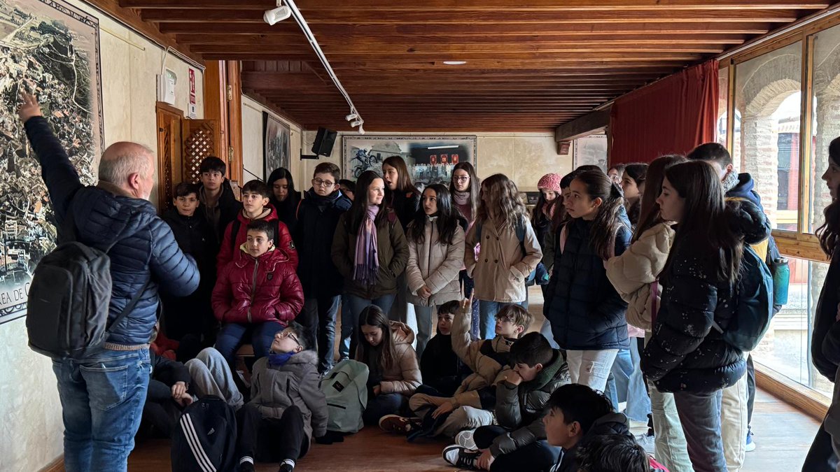 Visita a Chinchilla tinyurl.com/23nh4283