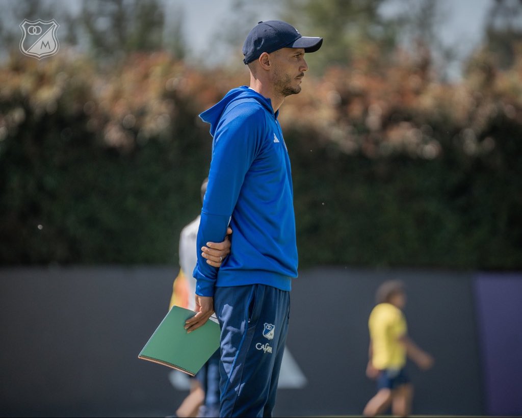 📌Ⓜ️ El primer XI que ha trabajado David Gonzalez en Millonarios: 

Montero; Alfonzo, Llinás, Vargas, Banguero; Pereira, Vega; Córdoba, Mackalister, Jader; Leo Castro.