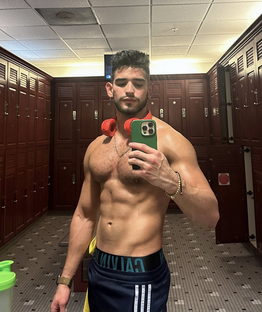 Alejandro tweet media