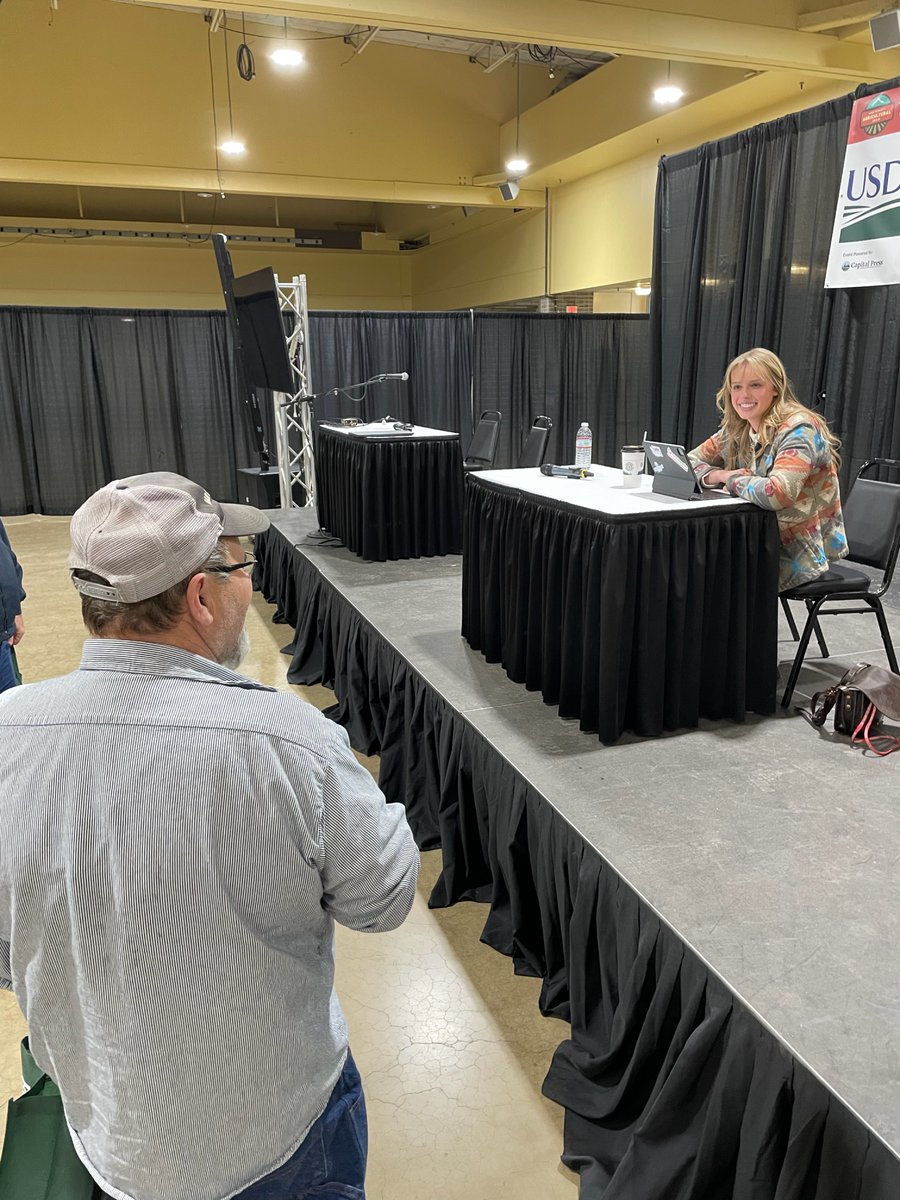 NorthwestAgShow's tweet photo. “Apple Girl” Kait Thornton and a panel of experts will discuss social media strategies at 1pm today in Columbia Hall at the Oregon State Fairgrounds as part of the NW Ag Show. https://t.co/b1kA005fd8