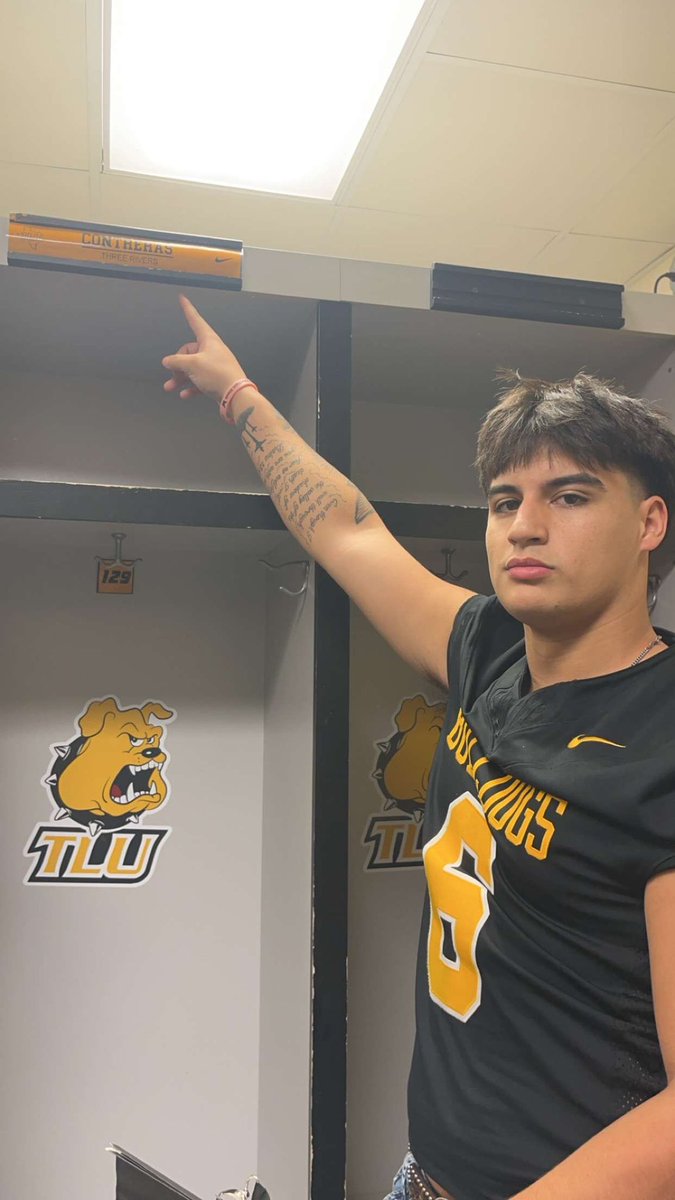 JamesCo3490's tweet photo. RT @the_coachG: #RecruitTR x #TooLiveU https://t.co/AKdfxho263