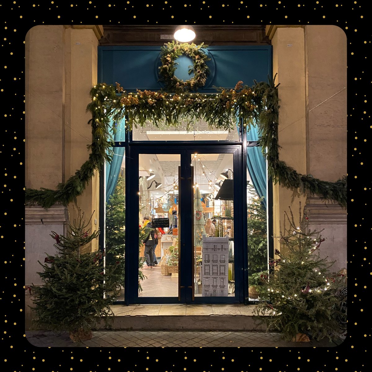 acpcommerces13's tweet photo. 🏆Résultat du concours "Plus belle la vitrine de Marseille"
🎄La Sélection by Sophie Ferjani🎄 remporte le Prix spécial du jury 😍 Félicitations !

📍45 Rue de la République 13002 Marseille
Concept-store déco - Archi intérieure

#acp #concours #deco #noel #Marseille https://t.co/2eakpcPVnu
