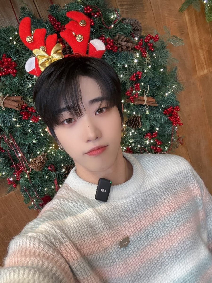 Actualización en X| 25.12.24| @kingdom_gfent <a href="/TheKingDom_GF/">The KingDom</a>

[DANN 👑] 

Navidad regresa 🥹

#더킹덤 #TheKingDom #TKD #단 #DANN