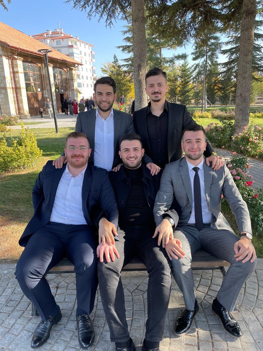 mekremvarol's tweet photo. Dünde bugünde aynı yerde aynı duygularla diz dize ve omuz omuza.

İstanbul @nevzatyucetr ye emanet,
Zaman bizde ve mekan bize emanet…

@beytullah_gumus @mbilaldonmeztr @recepfurkanksp @korayhuyuktepe https://t.co/xmpdMiHIDP