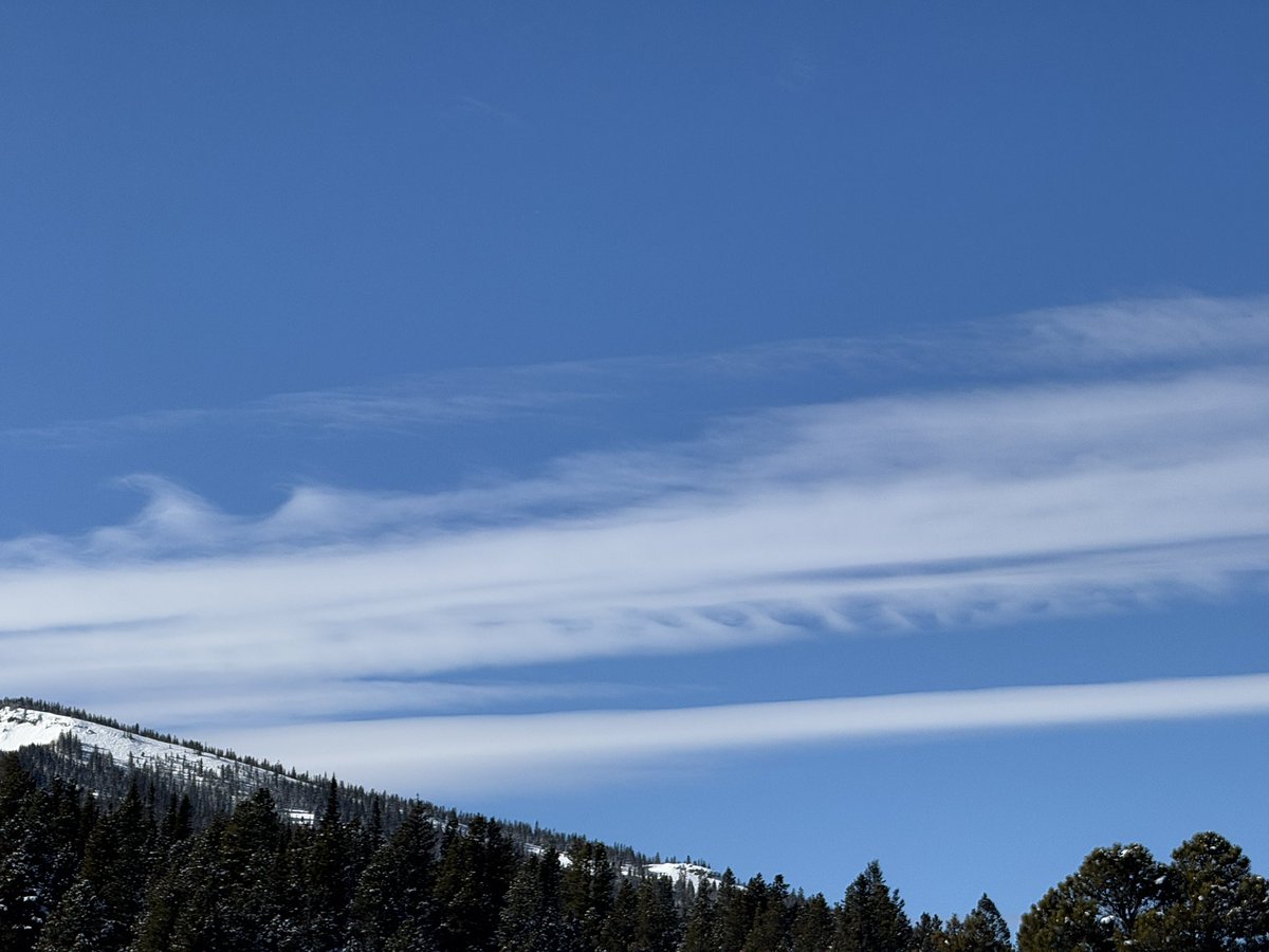WeatherBoyTyler's tweet image. Meant to share a while ago, double layered Kelvin-Helmholtz clouds in Colorado early January!

#wxtwitter #prettyclouds