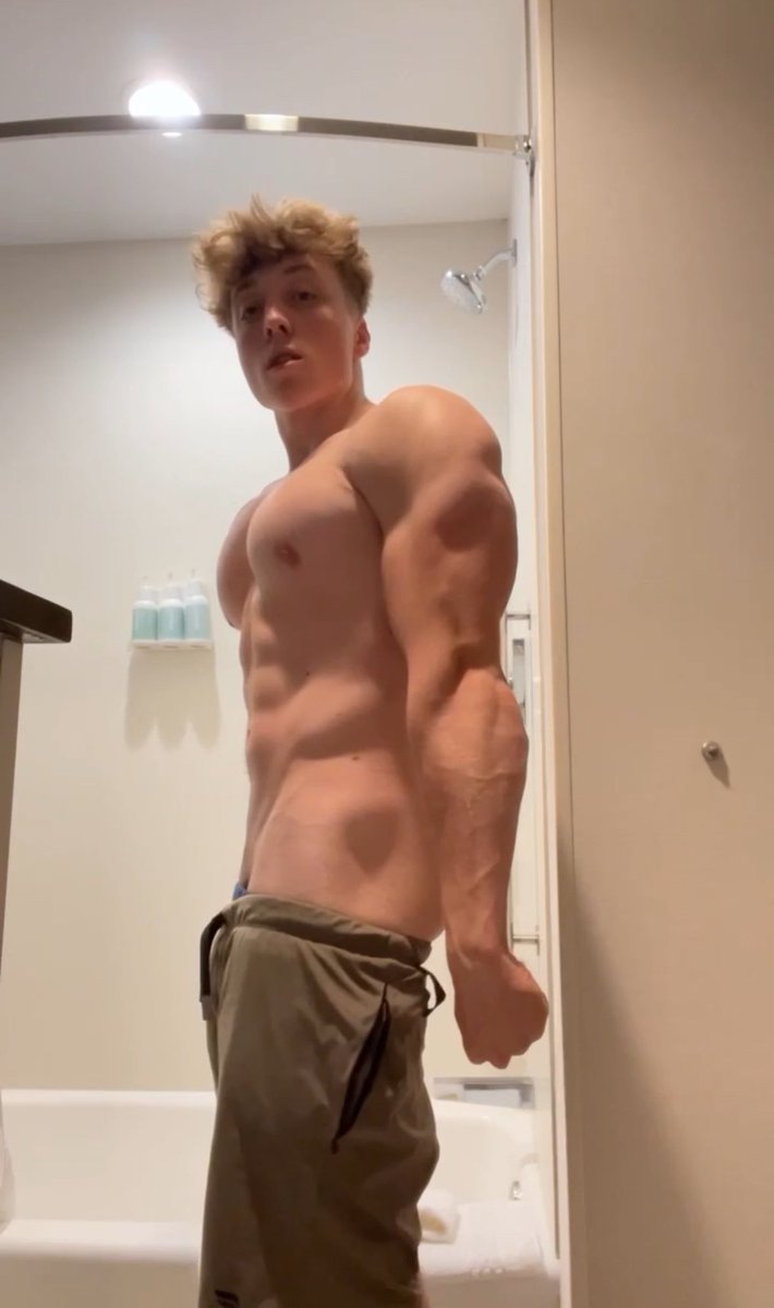 F*ck it... sending everyone that comments "Done" and reposts this tweet the full 30+ minute long naughty video. 

I'm also running a free promotion on my OF 
↘️
onlyfans.com/logandaily/tri…