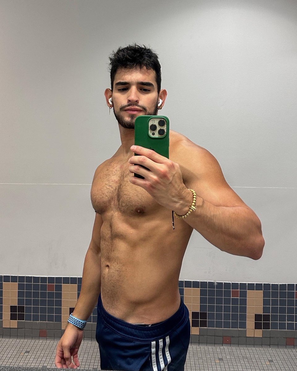 Alejandro tweet media