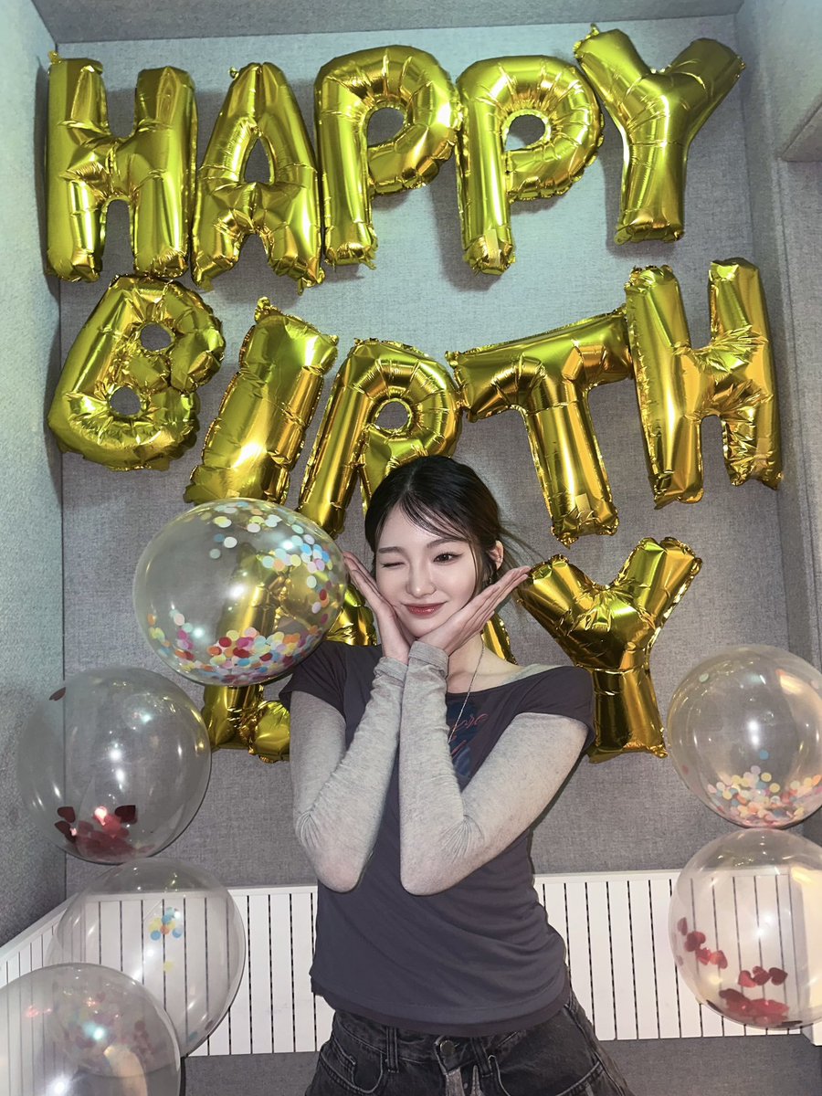 umusicbrasil's tweet photo. aniversário da #Kelly do @tribedaloca ✨
tudo de bom pra nossa diva nos seus 23 aninhos!
#HAPPYBIRTHDAY #TRI_BE #트라이비 https://t.co/cie0BKMTN5