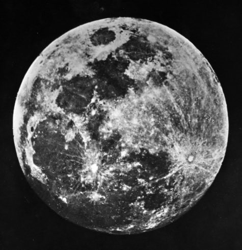 NaturalPhenom's tweet photo. The first image of the Moon! 🌕

,a daguerreotype, was obtained in the United States by John William Draper (1811-1882) in 1840. https://t.co/MKtzjj1trP