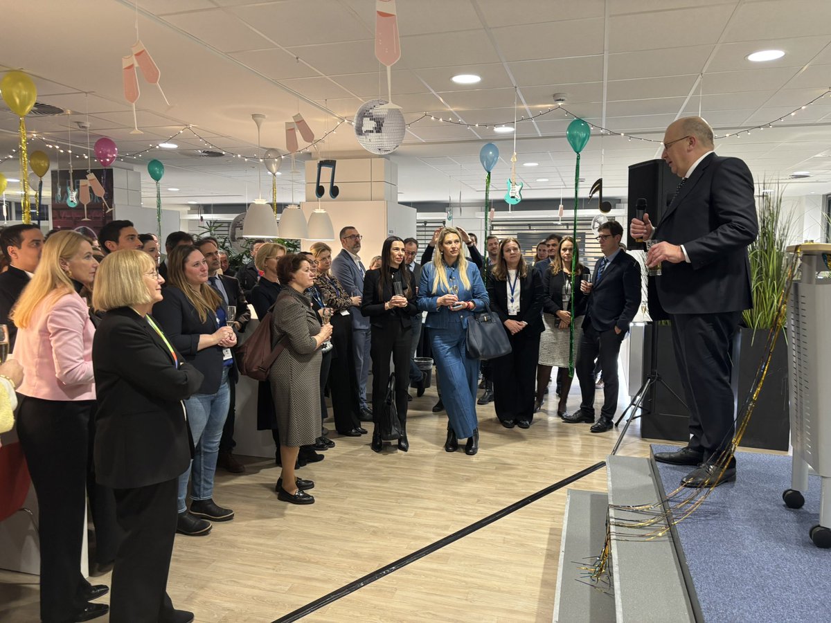 Andrius Kubilius (@kubiliusa) on Twitter photo Delighted to meet the entire DG DEFIS community - people dedicated to European Defence and Space!
I am confident that with my dream team at <a href="/defis_eu/">EU Defence and Space</a>, I will be able to deliver on my Mission Letter! Delighted to meet the entire DG DEFIS community - people dedicated to European Defence and Space!
I am confident that with my dream team at <a href="/defis_eu/">EU Defence and Space</a>, I will be able to deliver on my Mission Letter!
