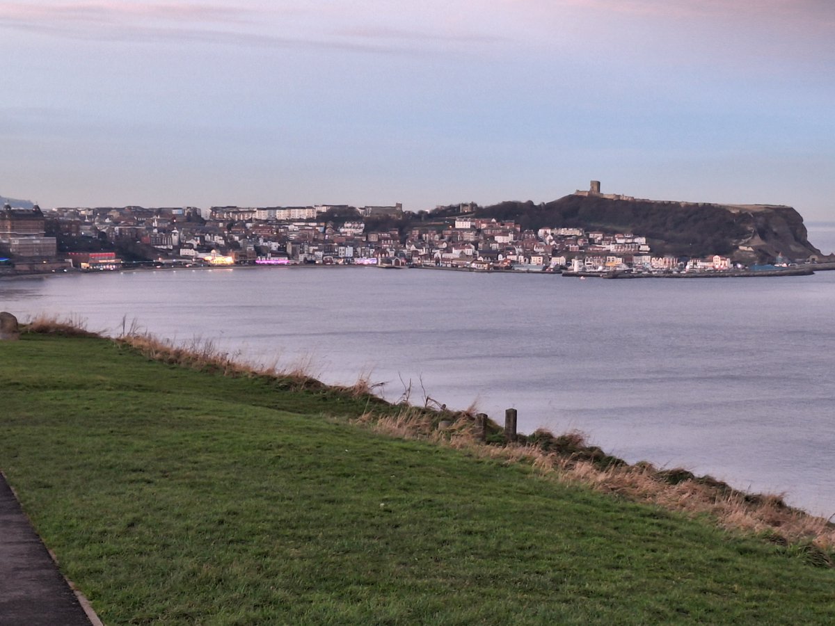 I know this is a picture that everyone takes when they come to Scarborough but this evening I couldn't resist, I had to take one myself. And I realised just how beautiful Scarborough is.
Buon appetito  Giorgio 😃🍾🥂🍷🍴