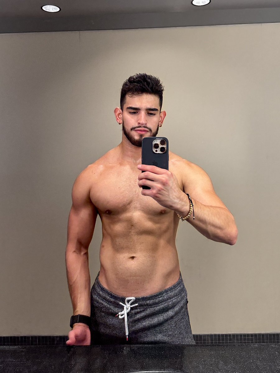 Alejandro tweet media