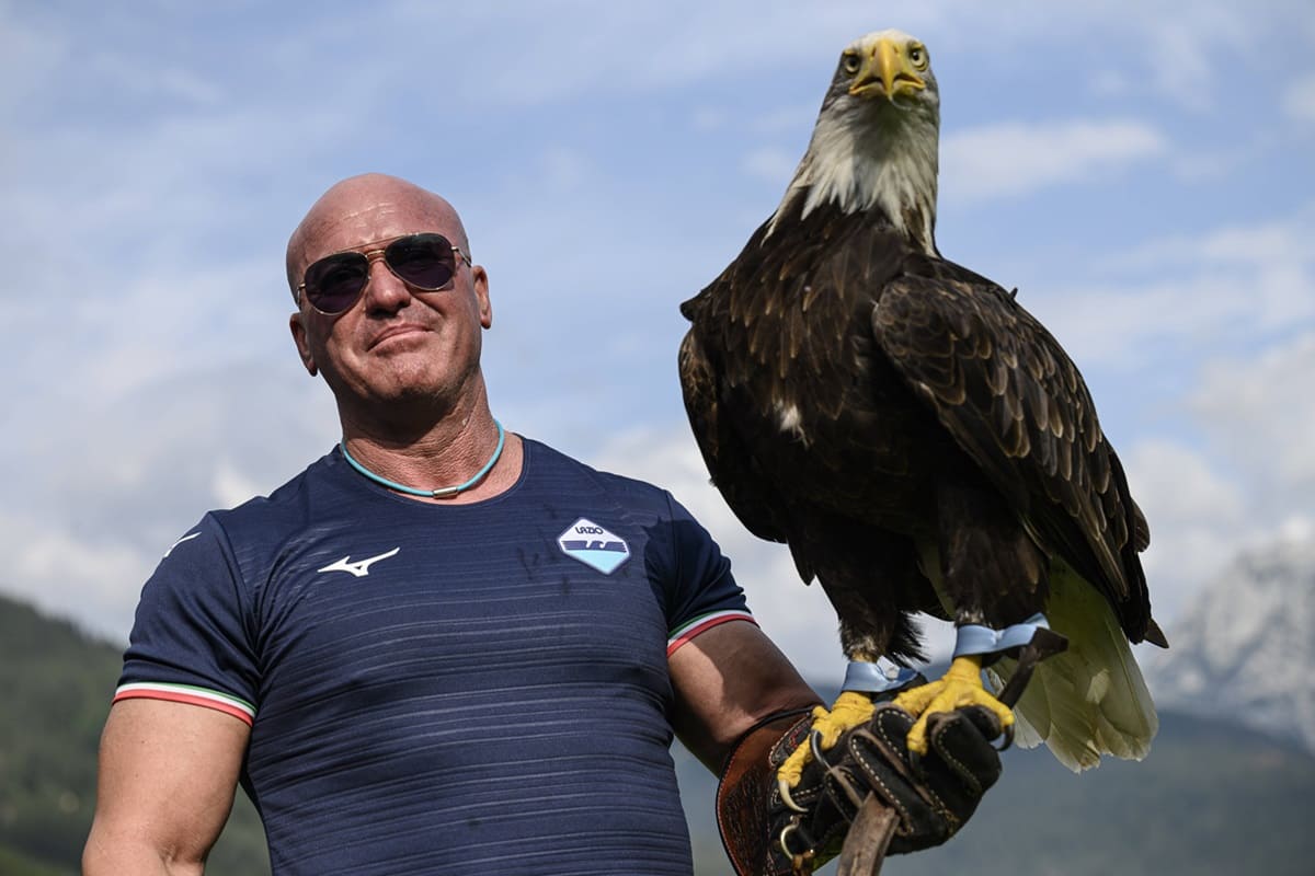 sportface2016's tweet image. TORNA A PARLARE IL FALCONIERE #BERNABÉ: "STAMATTINA È ARRIVATA LA POLIZIA, MA NON SONO BARRICATO. HO UN CERTIFICATO, NON POSSO MUOVERMI"

Poi prosegue a 'La Zanzara': "Chiedo un estremo perdono per il danno che ho causato e che ammetto. Sono stato uno stupido" dice, invitando