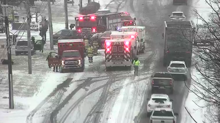 JJewell_Writer's tweet photo. Heed warning evening commuters! The roads are slippery as the snowfall continues! Please drive slow,  take your time, and use those wipers! Make sure your taillights are up to date! 

This crash shut down RT-30 West in @ChesterCounty by RT-10 for a bit. 

Safety first! https://t.co/eQMjEx0jIl