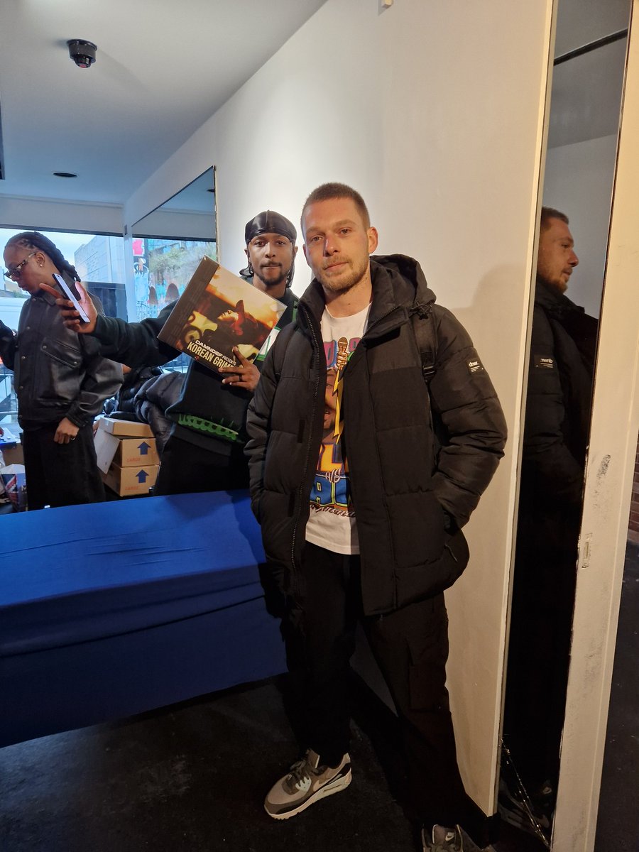 INTLGrime's tweet image. Went To @JmeBBK Pop Up Shop 
At @boxpark Today
Gave Him A Copy Of 
@damndef - Korean Grime Vol1 
Album On Vinyl 💿 🇰🇷 
Watch Here - vm.tiktok.com/ZGdSnWnjw

#Grime