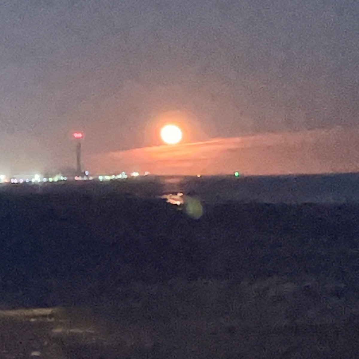 QUBResilience's tweet photo. Taking #mindful moments across the course of that - watching the #moon set and rise #Mindfulness #SelfCare https://t.co/78eXJ5ZS7D