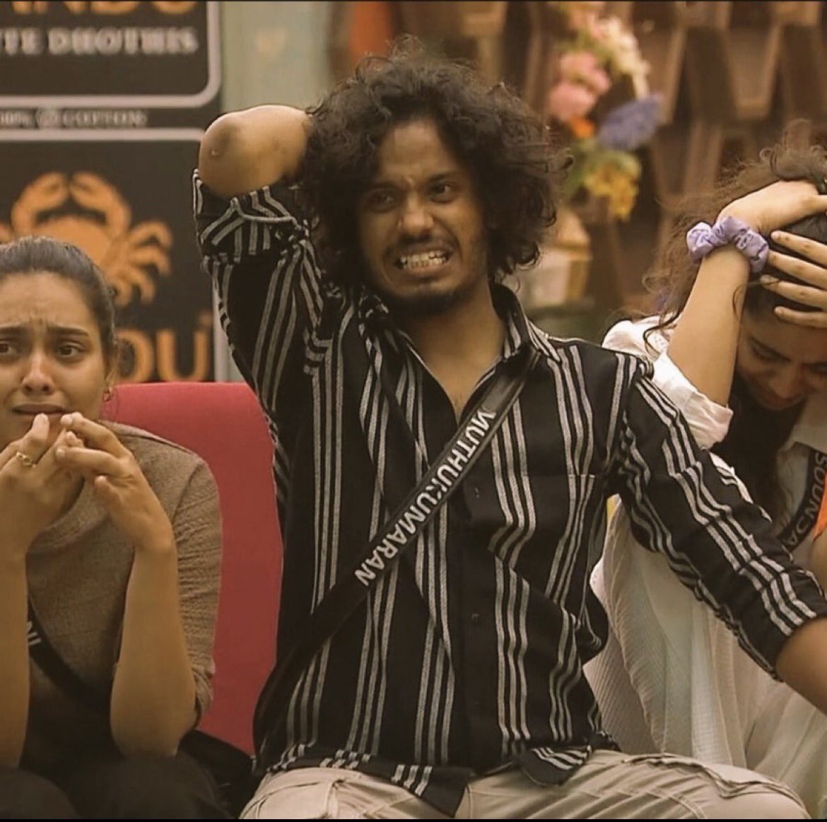 m_gnanaselvam's tweet image. Obviously him 👇🏻

Like resembling Parasakthi Shivajiganesan dialogues 😡

“ஓடினால் ஓடினால், விட்டின் வாசலுக்கு வெளியே ஓடினால். அங்கே பெட்டி இருந்ததால் எதுவிட்டு 2sec தாமதமாக திரும்பினாள்”
nu paa enna oru acting performance #Muthukumaran 👏🏼👏🏼👏🏼

#BiggBossTamil8 #BringBackJack