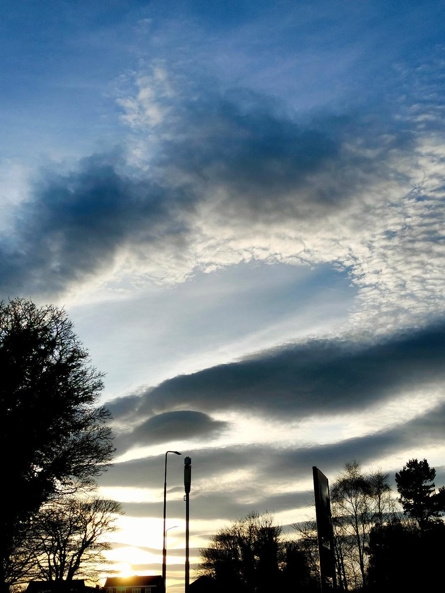 RayFrench15's tweet image. Forget the Italian lakes, the twilight at Aldi car park this time of year is simply divine. Some say its even better than at Lidl - though that's a controversial view.