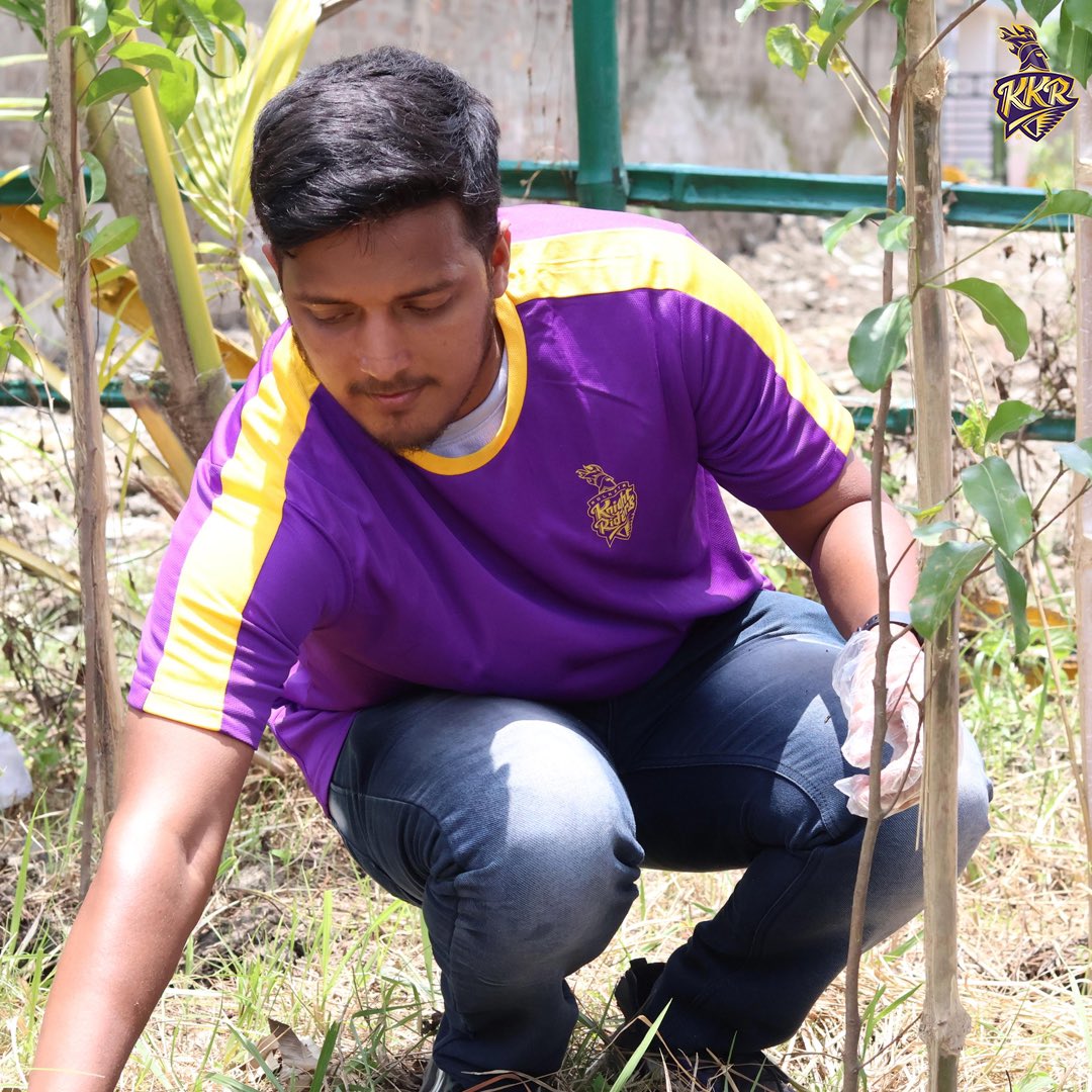 Kolkata Knight Riders &amp; our fans: Rooting for a Greener Tomorrow 🌱

Kolkata Knight Riders have taken pride in putting their efforts in various green initiatives for years. With movements like, ‘Runs to Roots’ Initiative where we pledged to plant

#AmiKKR #DoTheKnightThing