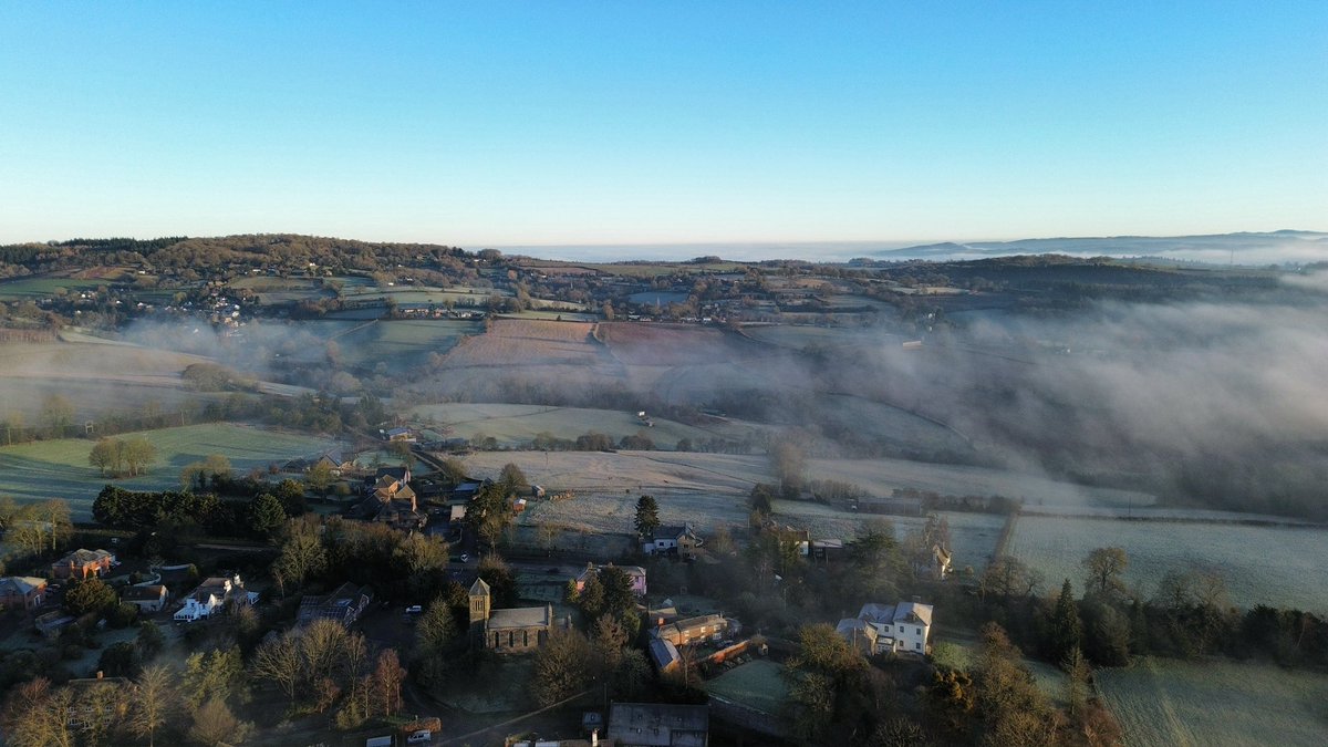 Temperature Inversion and Fog over Much Birch #herefordshire this morning. May Hill standing out in the background <a href="/YourHereford1/">Your Herefordshire</a>