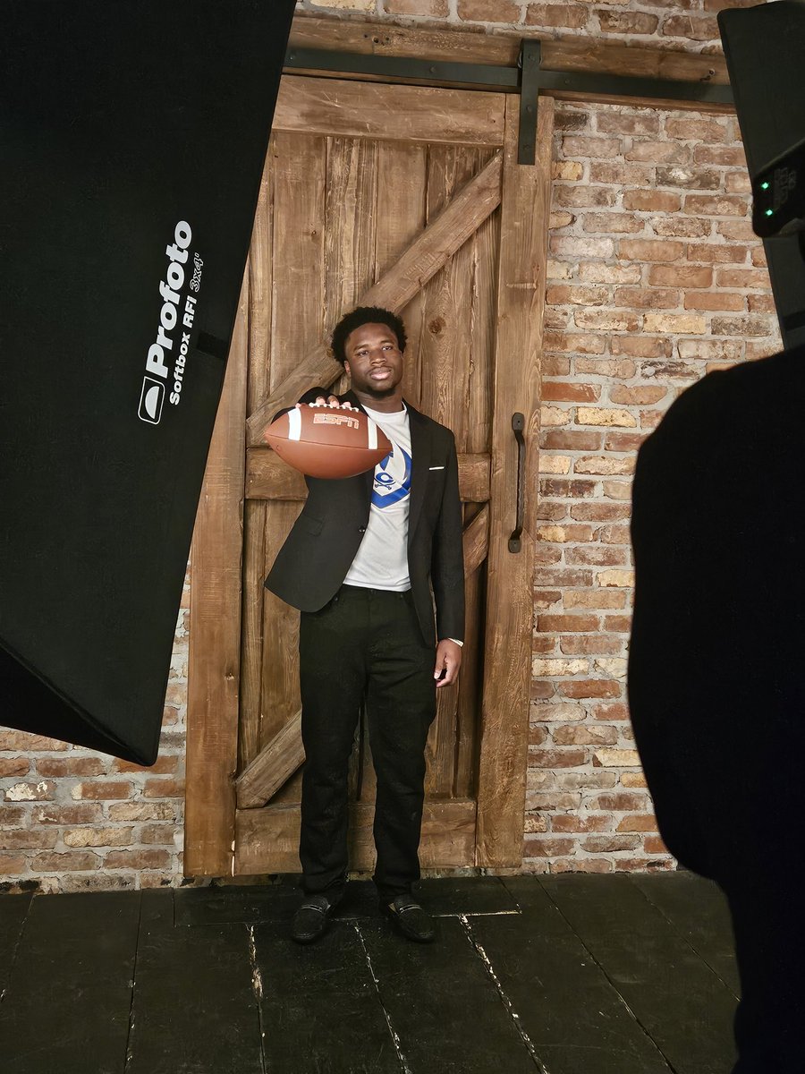 LW_TeamWB's tweet photo. Very proud... you finished high school months ahead to start your collegiate athletic journey. I'm simply grateful! To the ones who played a part in his high school success, thankyou! @CassFootball
@cass_athletics @Gates_CassHC @Coach_Spencer_ @CoachSalam @Coach_TPruett @cbfilmz https://t.co/SMuYu641vi