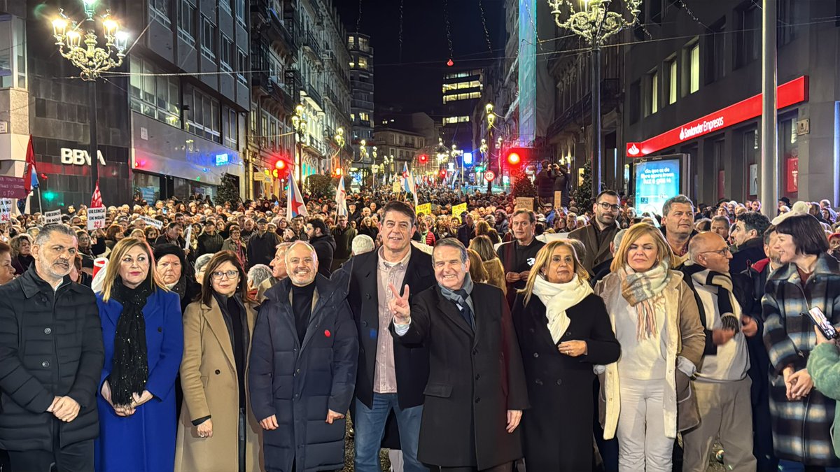 carmelasilva's tweet photo. Máis de 62.000 persoas exixindo ao Sr. Rueda, Presidente da Xunta de Galicia, unha sanidade pública de calidade na área sanitaria de Vigo e a reversión da privatización do Hospital Álvaro Cunqueiro. https://t.co/l0vixRC2fQ