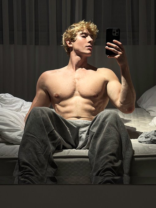 Watch ANGELICBOY's leaked NSFW photo on TwXstars