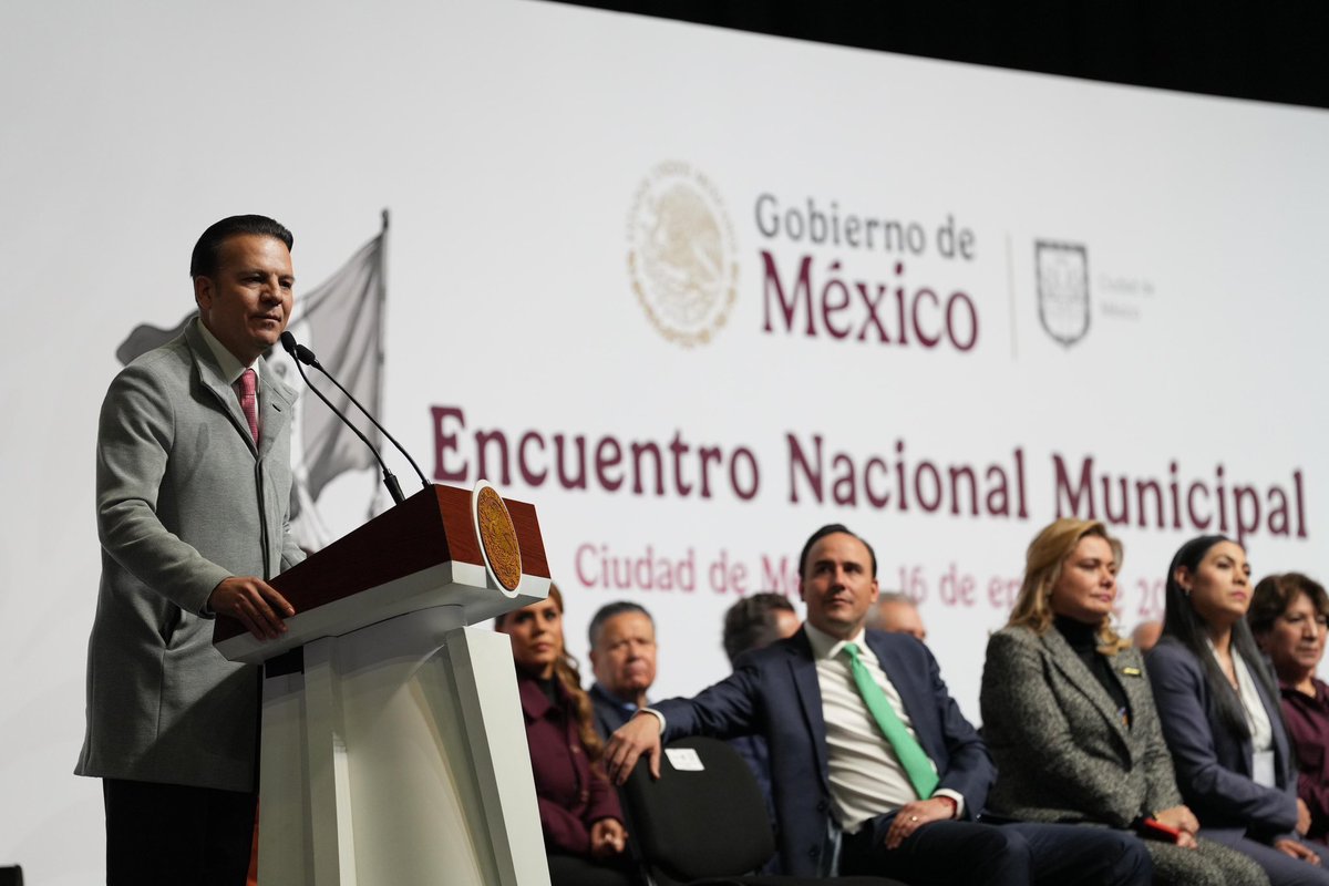 EVillegasV's tweet photo. Estamos fortaleciendo el trabajo en equipo. 🤝

Por eso, participamos en el Encuentro Nacional Municipal, donde gobernadores de distintos estados y presidentes municipales unimos esfuerzos con la presidenta @Claudiashein para que sin importar región, ni colores sigamos impulsando el desarrollo de nuestro país. 🇲🇽