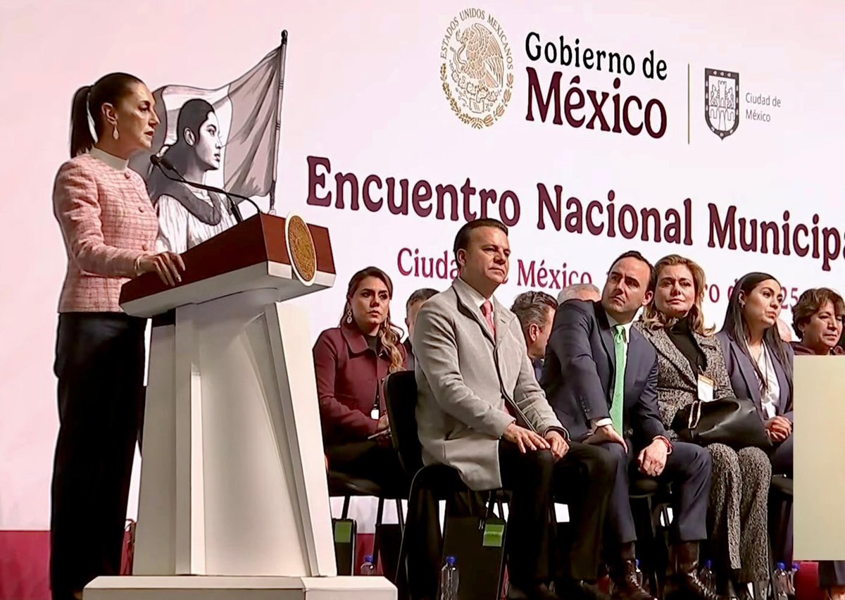 EVillegasV's tweet photo. Estamos fortaleciendo el trabajo en equipo. 🤝

Por eso, participamos en el Encuentro Nacional Municipal, donde gobernadores de distintos estados y presidentes municipales unimos esfuerzos con la presidenta @Claudiashein para que sin importar región, ni colores sigamos impulsando el desarrollo de nuestro país. 🇲🇽