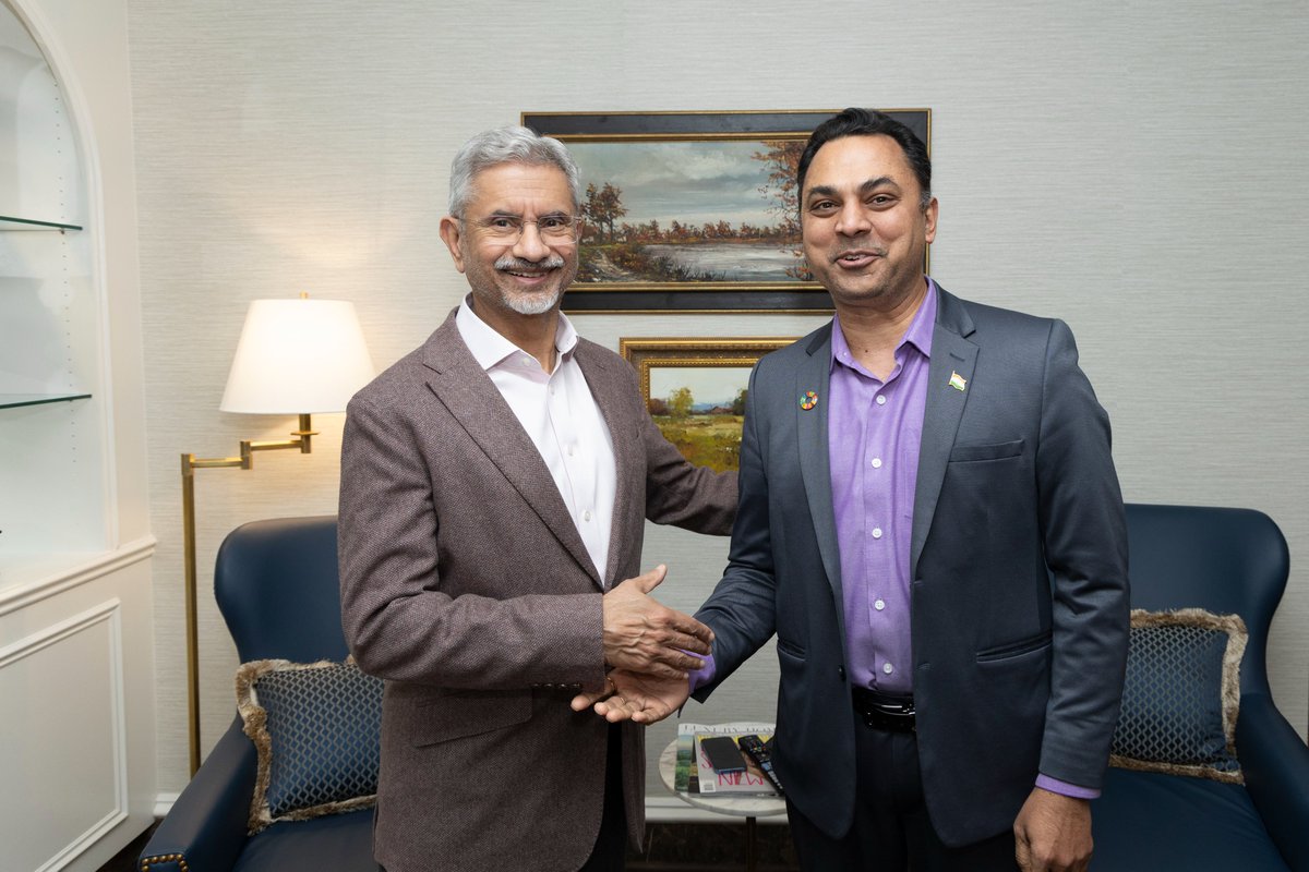 SubramanianKri's tweet photo. It was a privilege to meet with Hon'ble EAM Sir @DrSJaishankar again on his recent visit to Washington D.C. 
Grateful for the opportunity to exchange ideas.🙏 https://t.co/sDtARRE1Ae