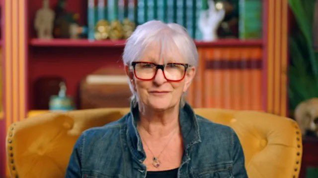 Fozia: “You’re not gonna last”
Linda: “Get over it” 

I.AM.HOWLING 😭💀

#TheTraitorsUK #Traitors