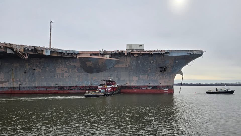 PrezRitsu's tweet photo. @WarshipCam CV-67 John F Kennedy leaving Philly to be scrapped https://t.co/wp7gnsF2sV