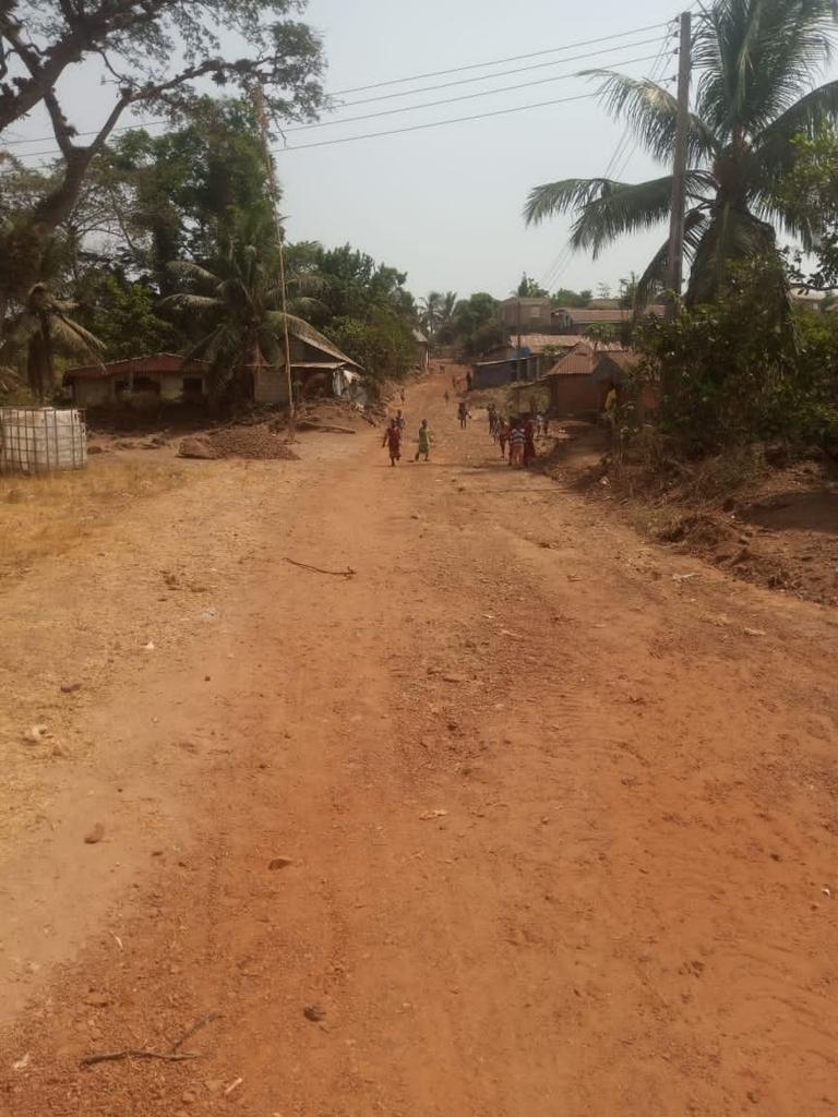 UchennaJOkolo's tweet photo. 🚜 Great news for Nkwe, Ezere and Nenwenta. Our road grading project has reached these communities, enhancing accessibility & economic opportunities. Together, we are building a better Awgu because Tomorrow Is Here.
#UcheNdiAwgu
#OneDayOneProject
#TomorrowIsHere https://t.co/KLcazkPzlA