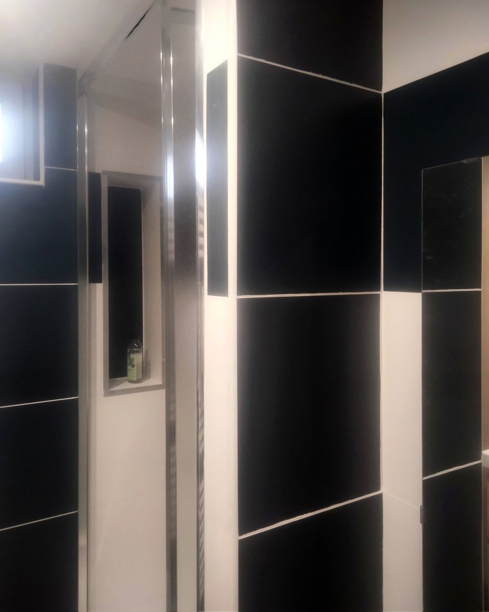 JMB_Construc's tweet photo. Rénovation d'une salle de bain à Saint-Ouen-l'Aumône. Décembre 2021. 

#JMBConstruction #bâtiment #maçonnerie #rénovation #salledebain #plomberie #carrelage #peintreenbâtiment #saintouenlaumone https://t.co/oCWedqSZqy
