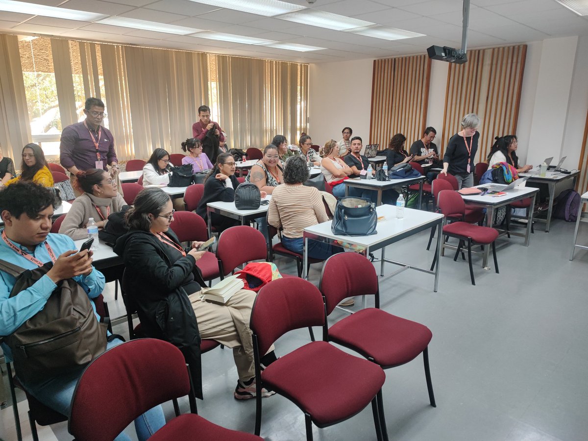 Cerramos las sesiones del día de hoy de la Convención Internacional Wikimedia+Libraries 2025 con tres sesiones de trabajo sobre inteligencia artificial y patrimonio digital. 
#wikilibcon25 #BiblioColmex
